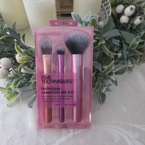 Real Techniques Technique Essentials Set 2.0